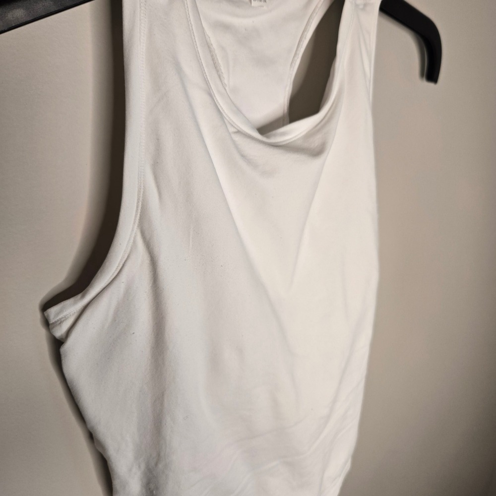 Yogalicious Seamless Carrie Tank Top White Racerback Built-in Shelf Bra Medium - Picture 4 of 9